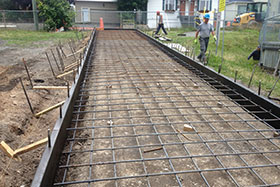 Trottoirs et bordures de béton coulés en place