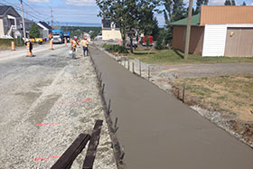 Trottoirs et bordures de béton coulés en place